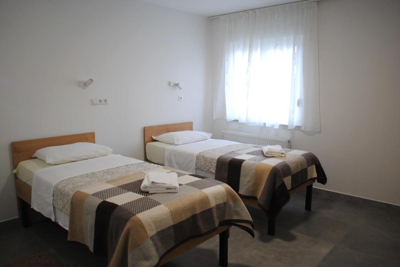 Fala 2* Zagreb